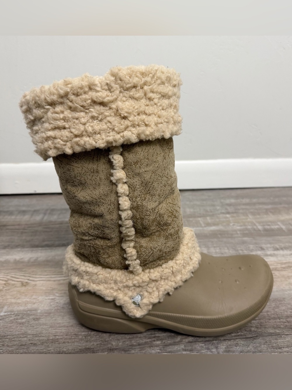 Crocs Nadia Boots w/ Faux Fur for Women, size 11 like NEW
